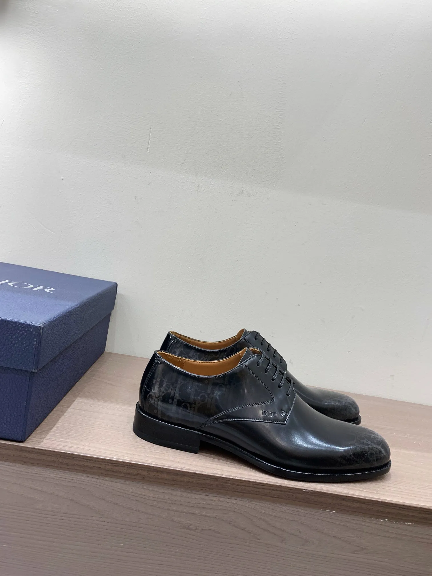 [Dior] Top P: 960💰 Standard code 39-44 (38.45.46 custom-made, non-returnable and non-exchangeable) Dior Dior's latest high-end men's boutique casual leather shoes, imported cowhide upper, water-dyed cowhide lining, imported leather outsole, perfect details are impeccable.